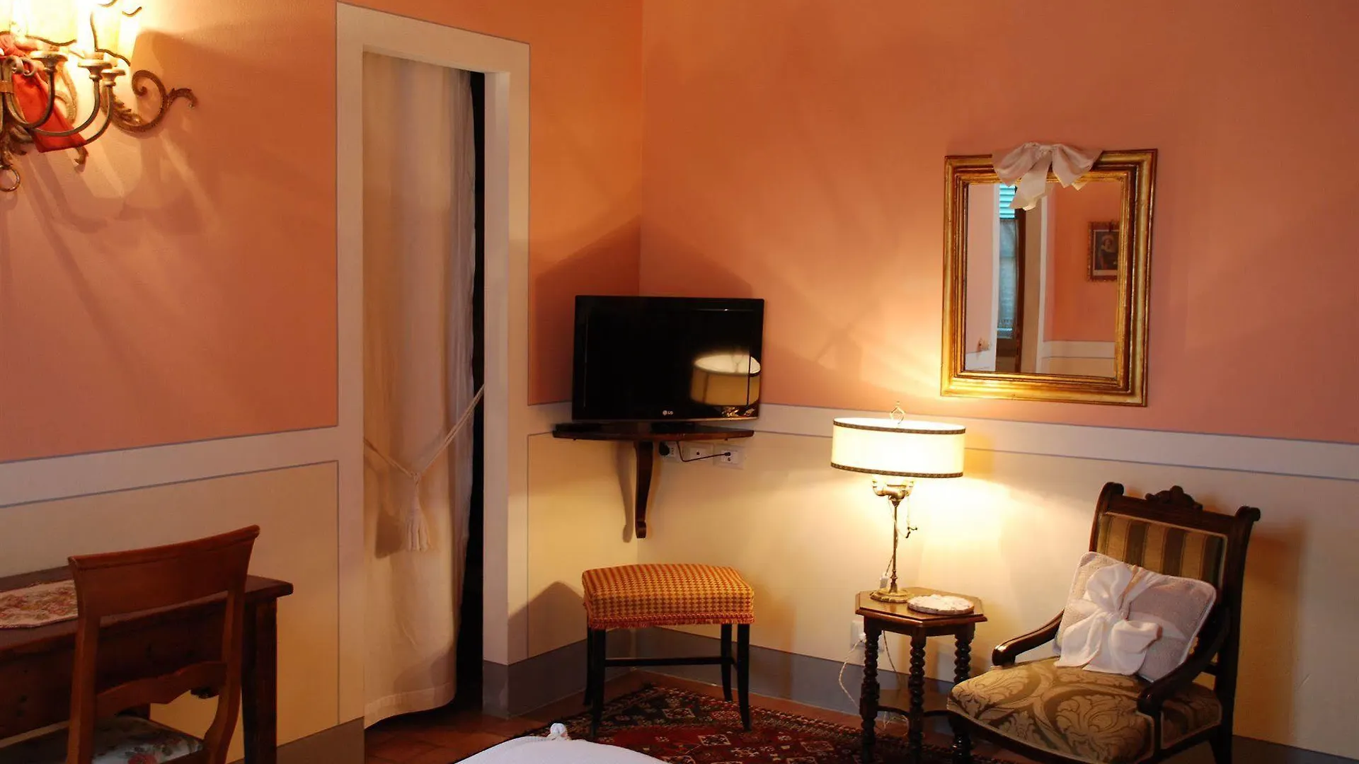 Il Rondo Boutique Hotel Montepulciano Stazione 3*,